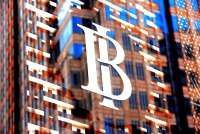 Jaga Rupiah dan Inflasi, BI Perlu Tahan Suku Bunga Acuan