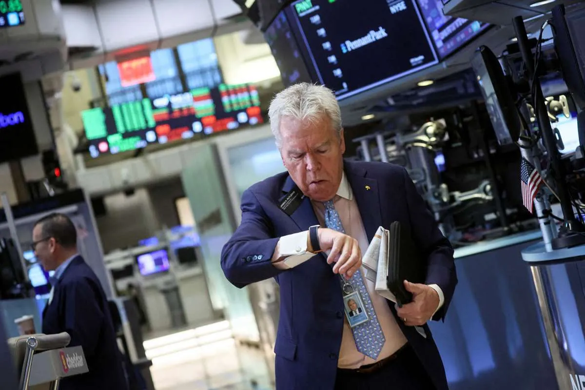 Wall Street Melemah, Dibayangi Pandangan The Fed yang Cenderung Hawkish