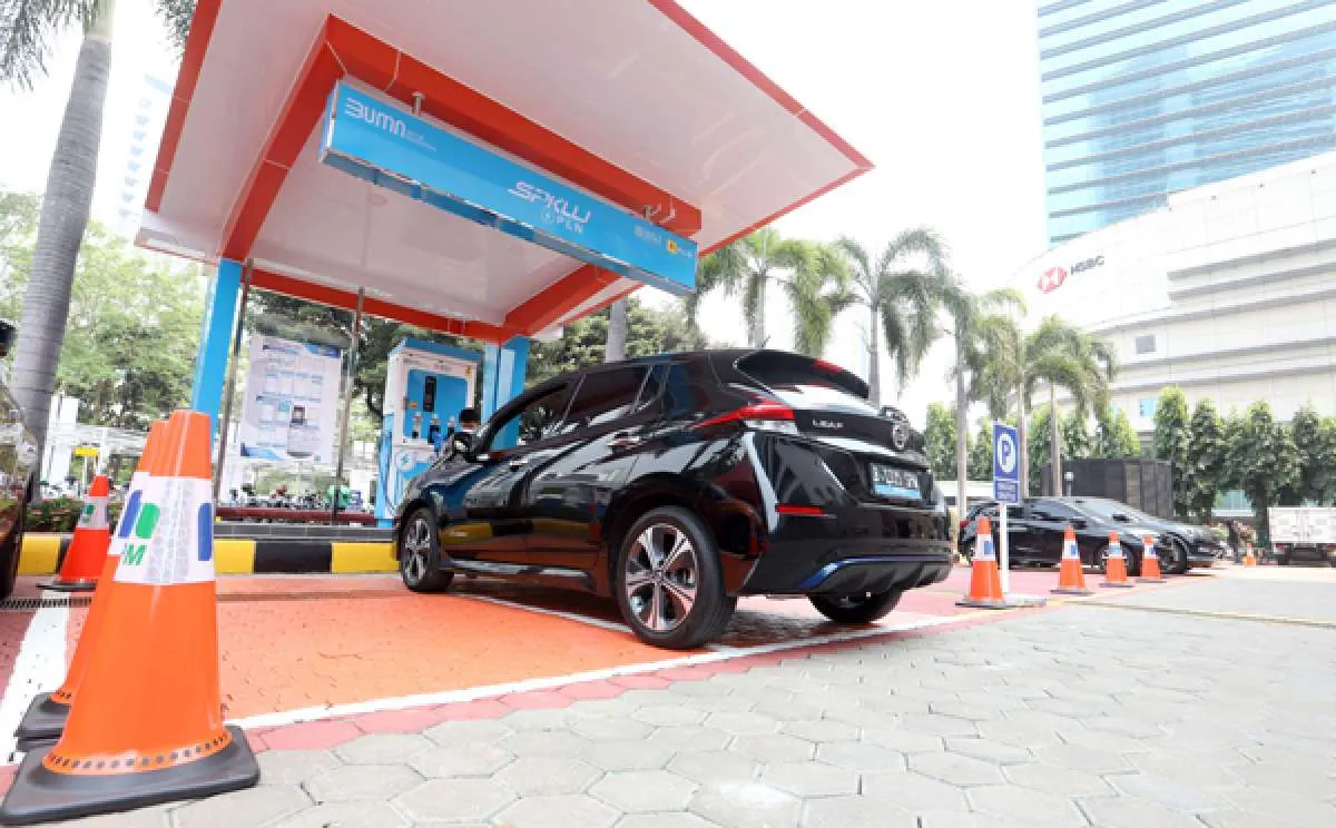 Perluas Penetrasi Kendaraan Listrik, PLN Menggandeng KFC Bikin SPKLU