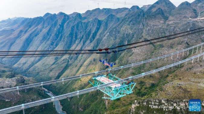 Huajiang Canyon Bridge