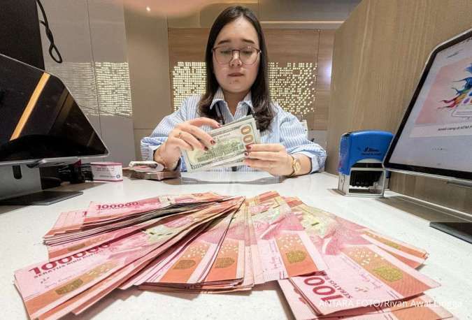 Rupiah Spot Ditutup Melemah ke Rp 15.724 Per Dolar AS Pada Hari Ini (28/10)