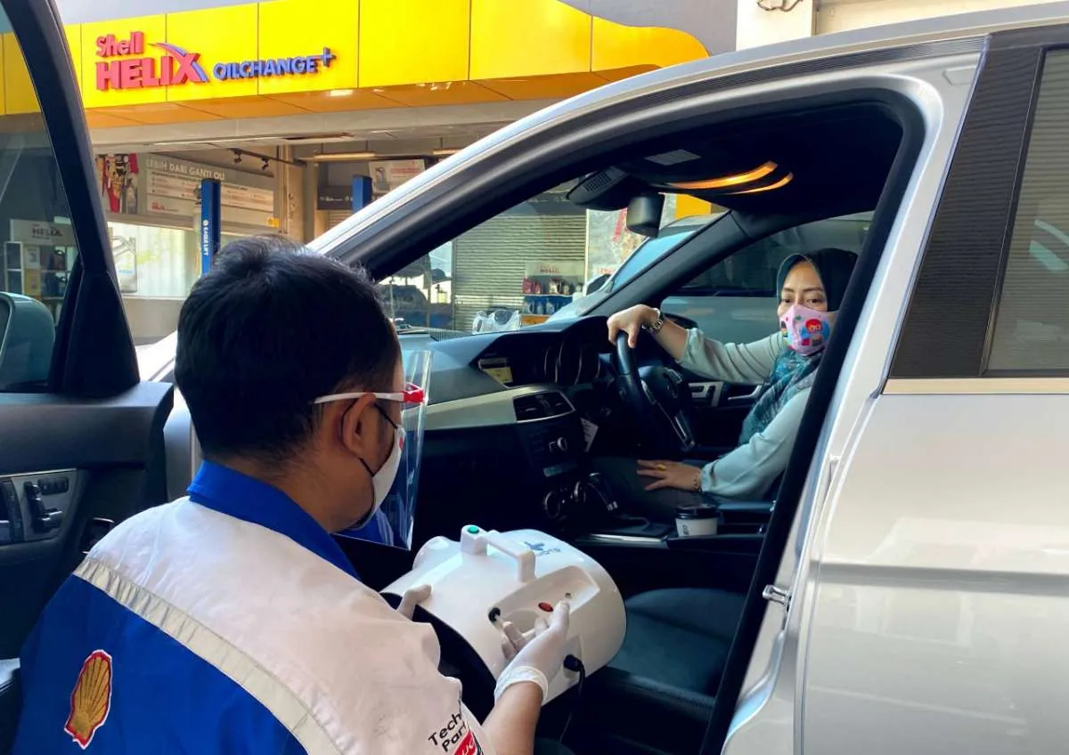 Sambut Hari Pelanggan, Shell Indonesia bagi-bagi masker dan layani disinfeksi mobil
