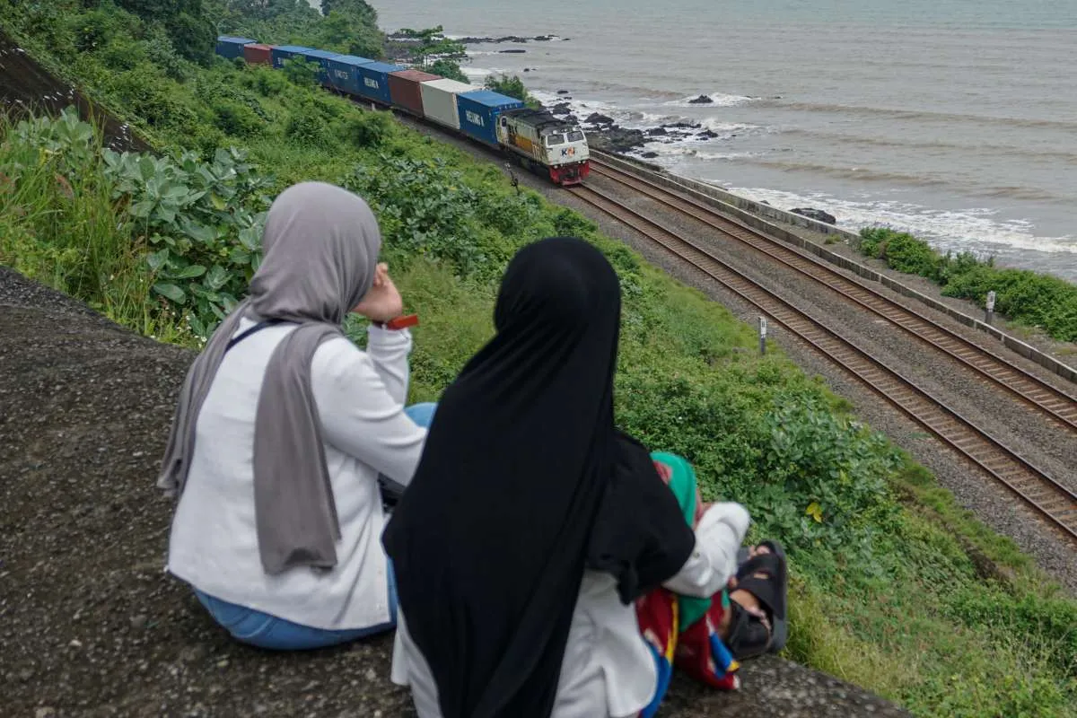 Mulai Hari Ini Tiket Kereta Ekonomi Kerakyatan Sudah Bisa Dipesan, Berapa Harganya?