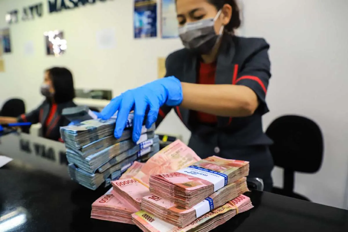 Pelemahan rupiah diprediksi berlanjut di awal pekan