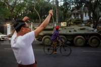 Militer Myanmar mulai terjunkan kendaraan lapis baja untuk meredam demonstran