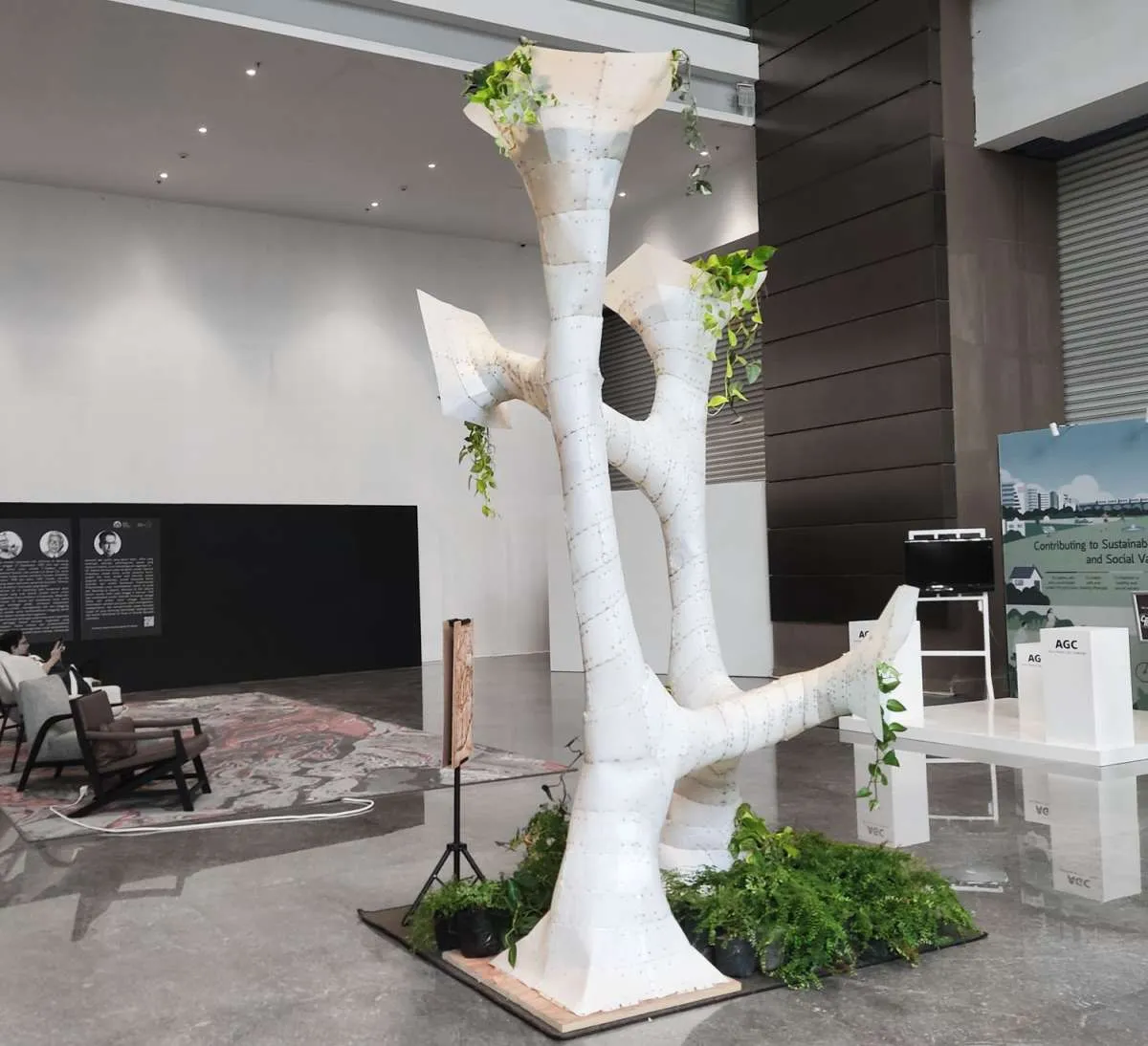 Yayasan WINGS Peduli Berkolaborasi Ubah Plastik jadi Karya Instalasi 