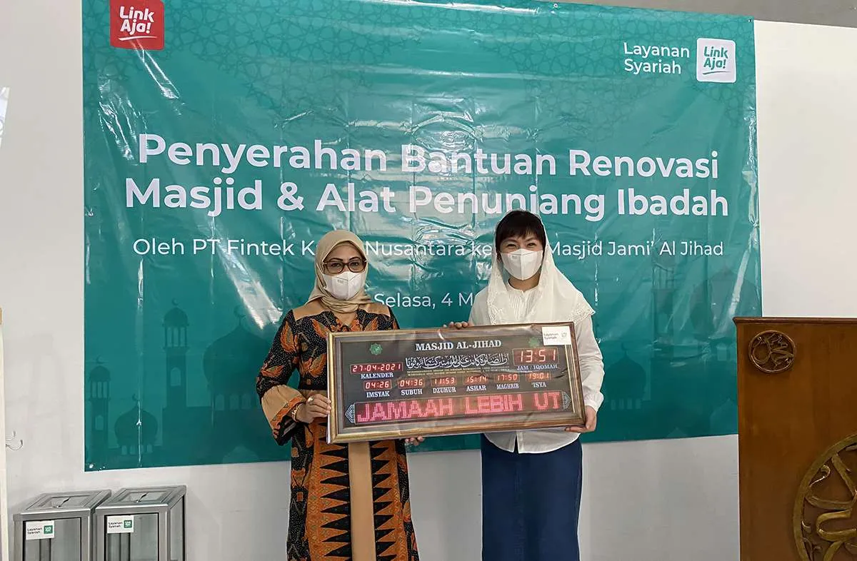 LinkAja serahkan bantuan renovasi masjid