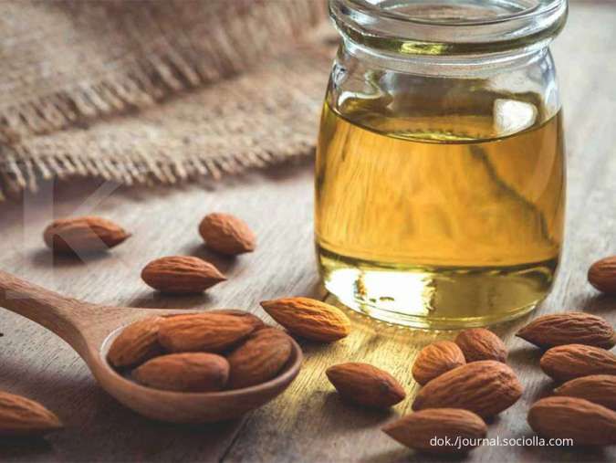 Cara mengatasi vertigo bisa menggunakan kacang almond.