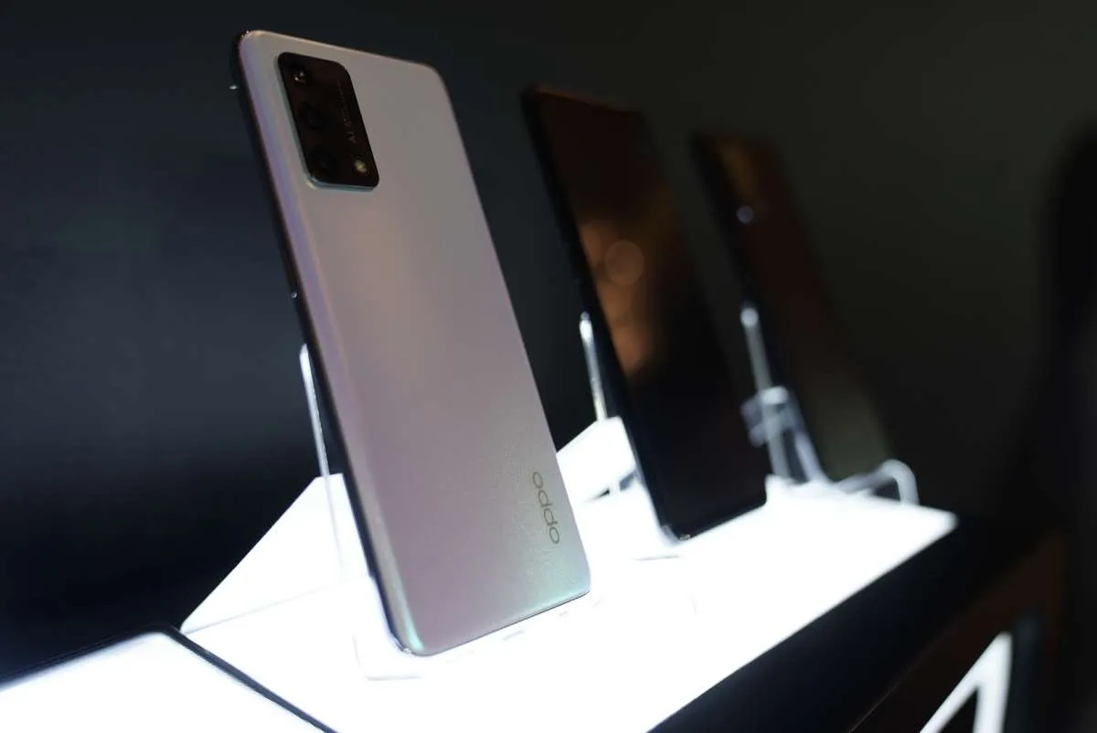 15 HP harga 3 jutaan terbaik 2021, dari POCO X3 Pro sampai OPPO A95