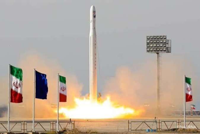 Iran Successfully Launches 3 Satellites into Highest Orbit GTO