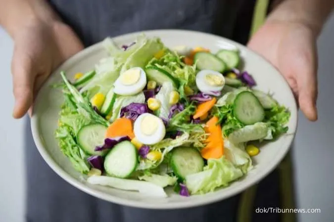 Makan Salad Sayur Bikin Perut Kembung? 