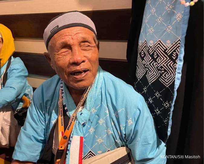 Terbatas Penglihatan, Tak Terbatas Tekad: Mbah Sarjo Menjemput Panggilan Haji