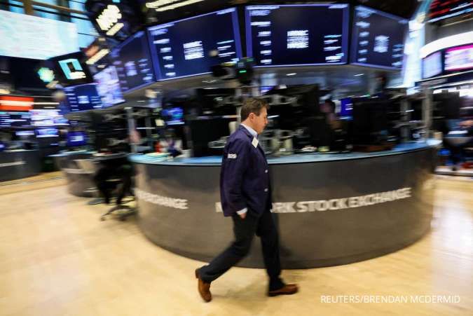 Wall Street Turun, Pelaku Pasar Menunggu Sinyal The Fed Jelang Akhir Pekan