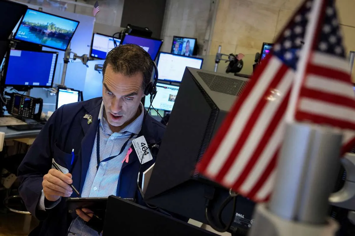 Wall Street Turun di Awal Perdagangan Senin (31/10), Nasdaq Paling Tertekan