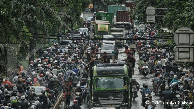 Lalu lintas jalan raya Pondok Gede berhenti total