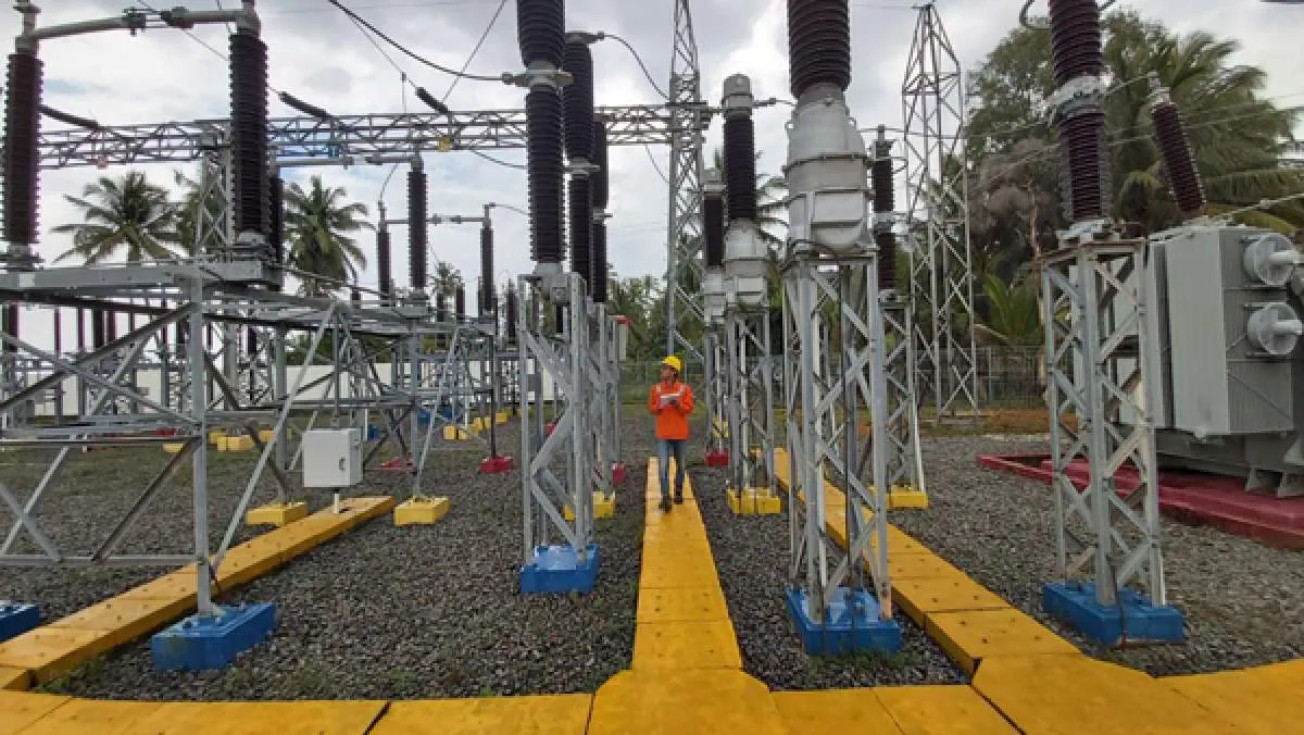 PLN alirkan listrik 5.880.000 VA untuk lima perusahaan di Kalimantan Tengah