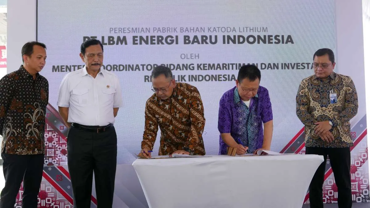 Luhut Resmikan Kemitraan Investasi INA-Changzhou di Fasilitas Produksi Katoda LFP