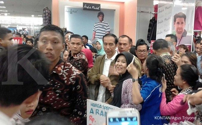 Jokowi ngemall di Palembang