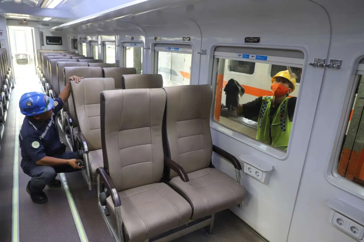 Daftar Kereta Ekonomi Premium dan Kursi Tegak untuk Berbagai Rute 2024