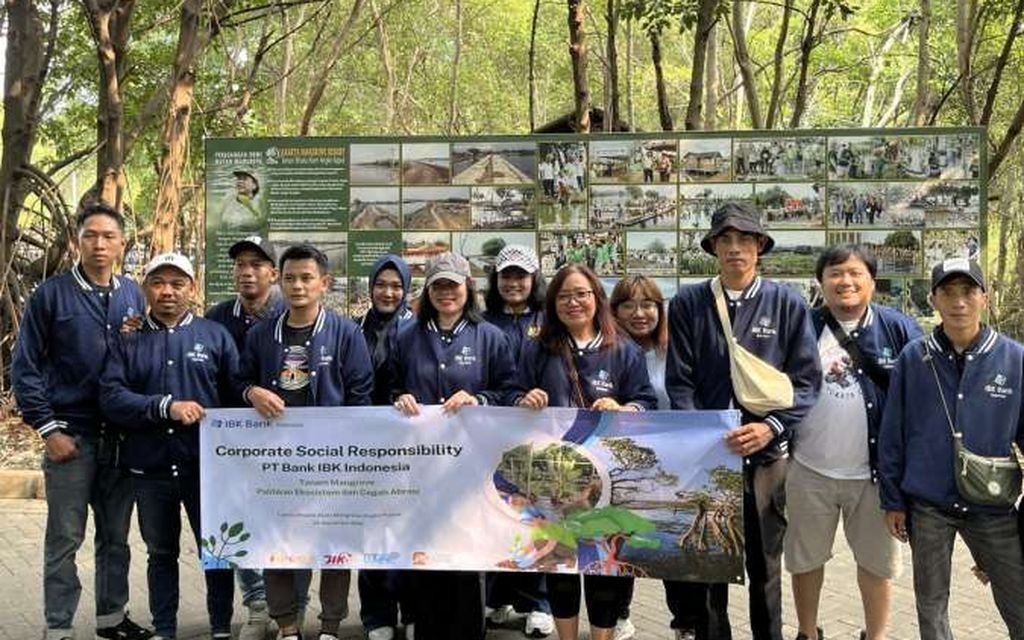  Bank IBK Indonesia - Tanam Mangrove Pulihkan Ekosistem dan Cegah Abrasi 