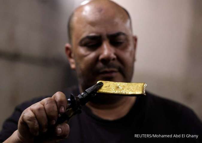 Emas Menguat Seiring Dolar Melemah dan Ketegangan Timur Tengah Terus Berlanjut