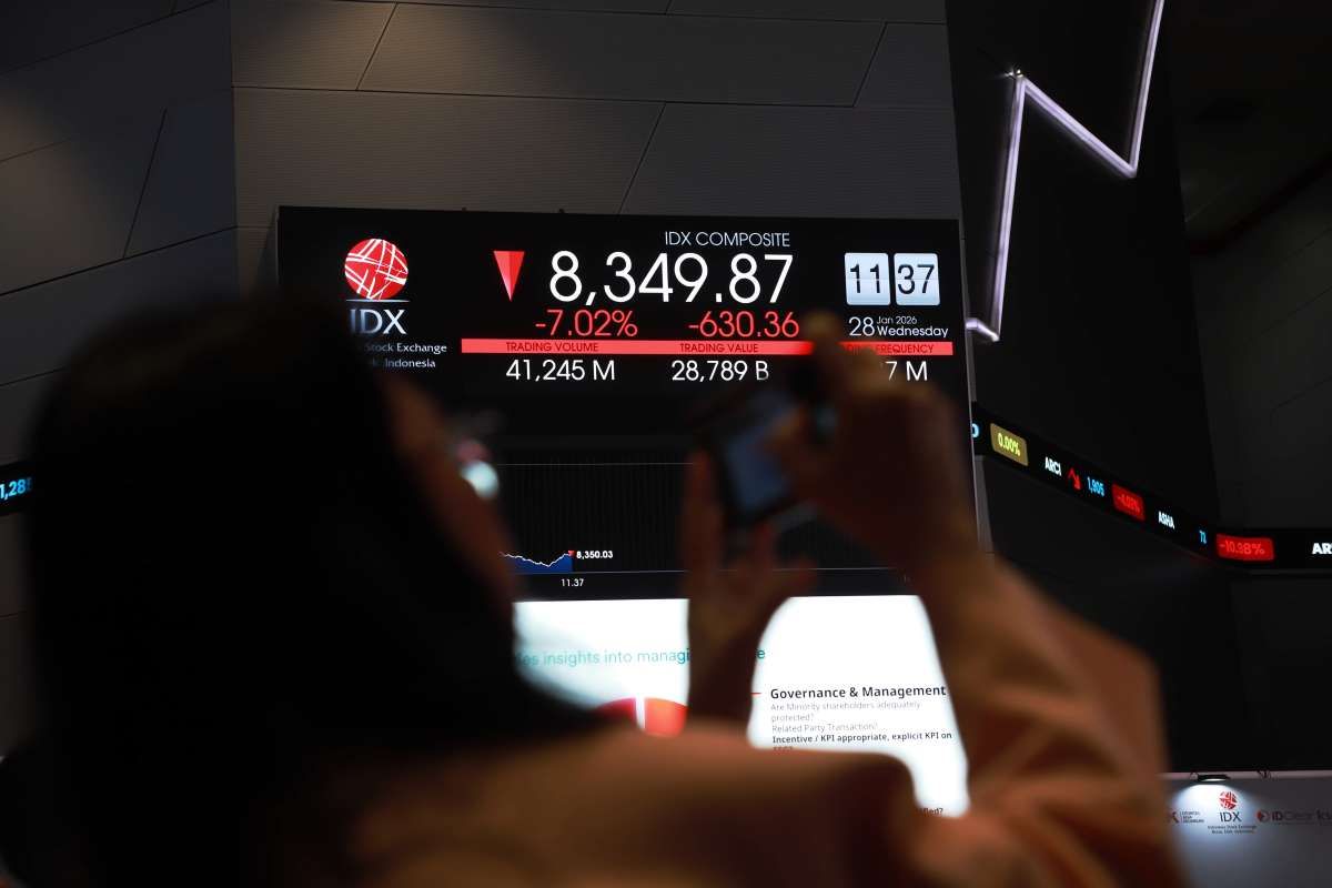 Sebanyak 43 Saham LQ45 Berdarah-darah, DSSA dan EXCL Pimpin Kejatuhan