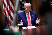 Diduga Ambil Keuntungan dari Manipulasi Pasar, Senator AS Desak Investigasi Trump