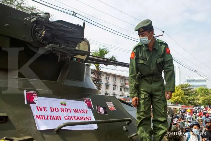 Myanmar Troops Retreat to Thai Border Bridge After Days of Fighting