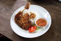 6 Tempat Makan Bebek Enak di Bandung yang Selalu Ramai dan Wajib Dicoba