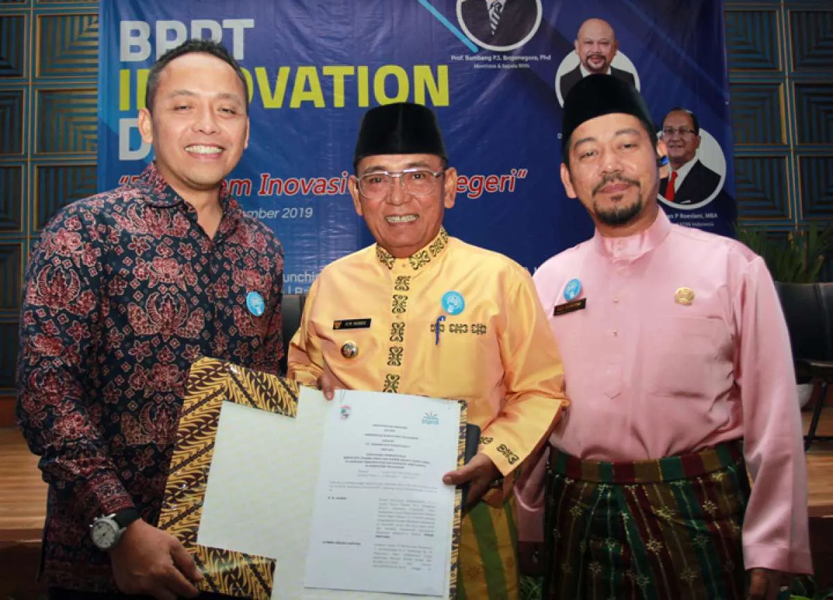 Tak punya uang sewa ambulans, Bupati Pelalawan pernah gendong jenazah anaknya