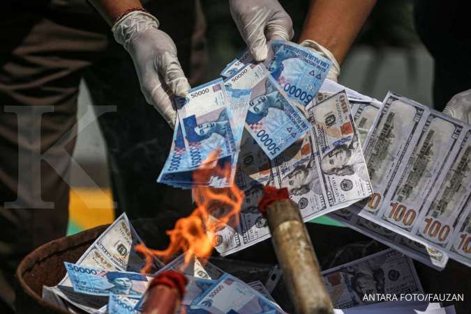 Lima pengedar uang palsu tertangkap gara-gara belanja rokok di warung