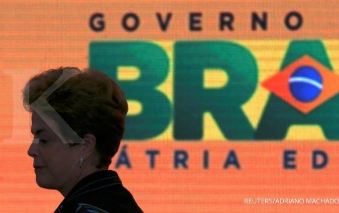 Fitch pangkas Brasil di tengah semrawut politik