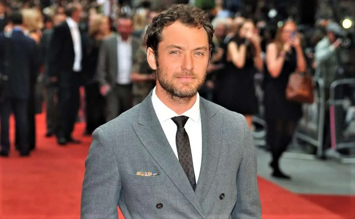 Jude Law diincar perankan captain Hook untuk live action film Peter Pan and Wendy