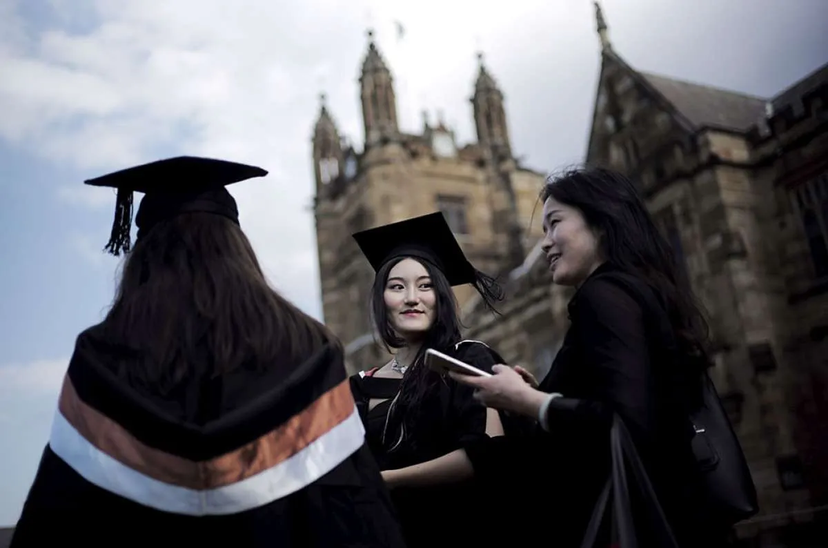 Ingin kuliah di luar negeri tapi yang dekat saja? Ada beasiswa S3 di Singapura