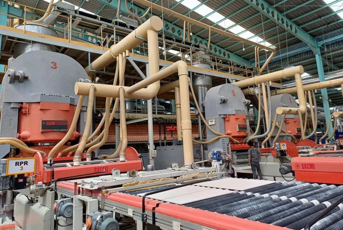 Lampu Merah Industri Manufaktur Indonesia, PHK Massal Mengancam