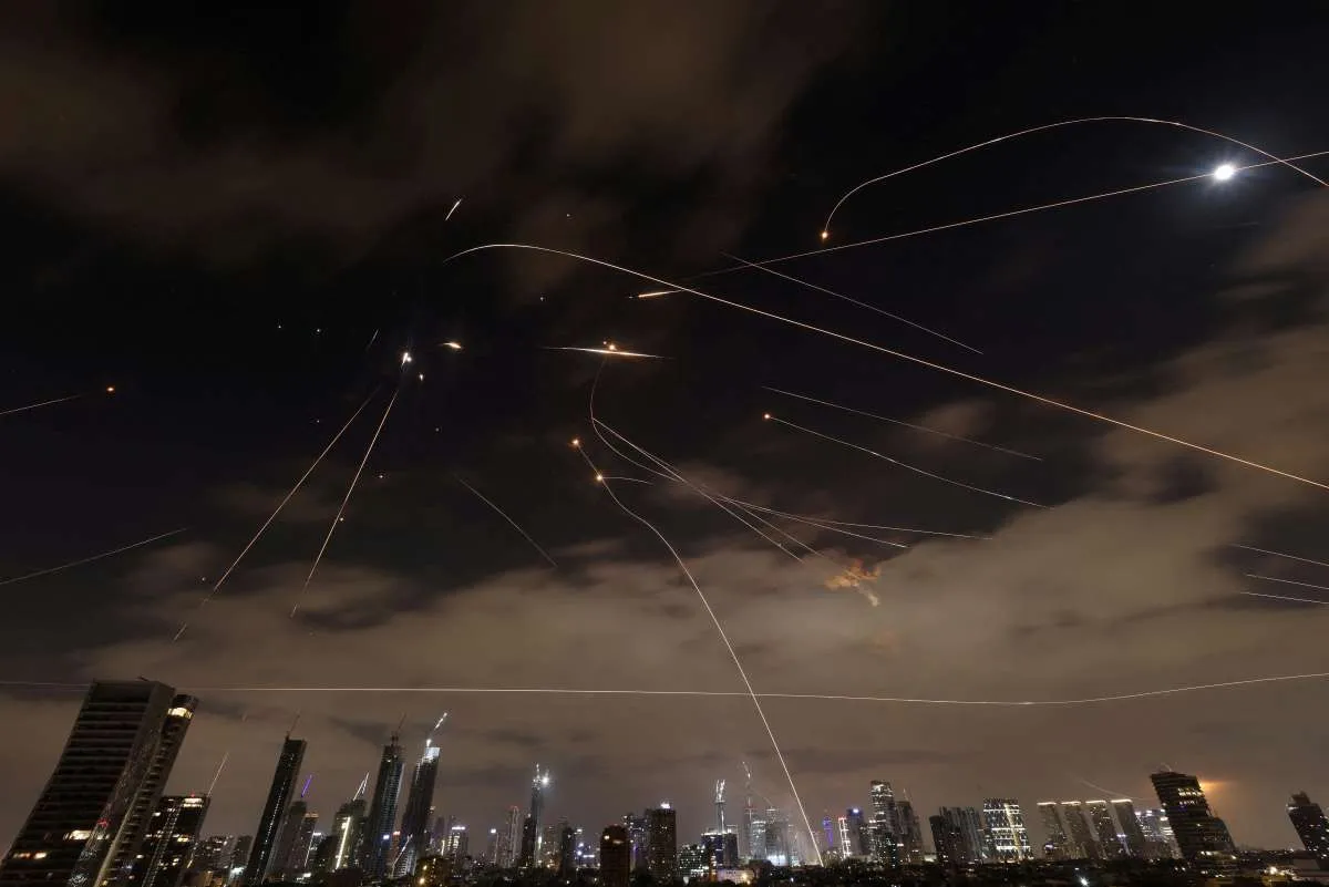 Teheran Dibombardir, Israel Terbakar: Perang Besar Timur Tengah Meledak!