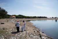 Agar Liburan Makin Seru, Begini Cara Pilih Sandal Pantai yang Tepat