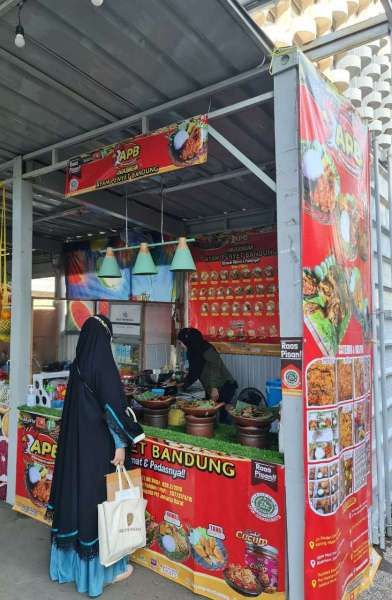 Erna Sari Tutup 9 Gerai Ayam Penyet Karena Covid, Bangkit Berkat Jualan di Status WA