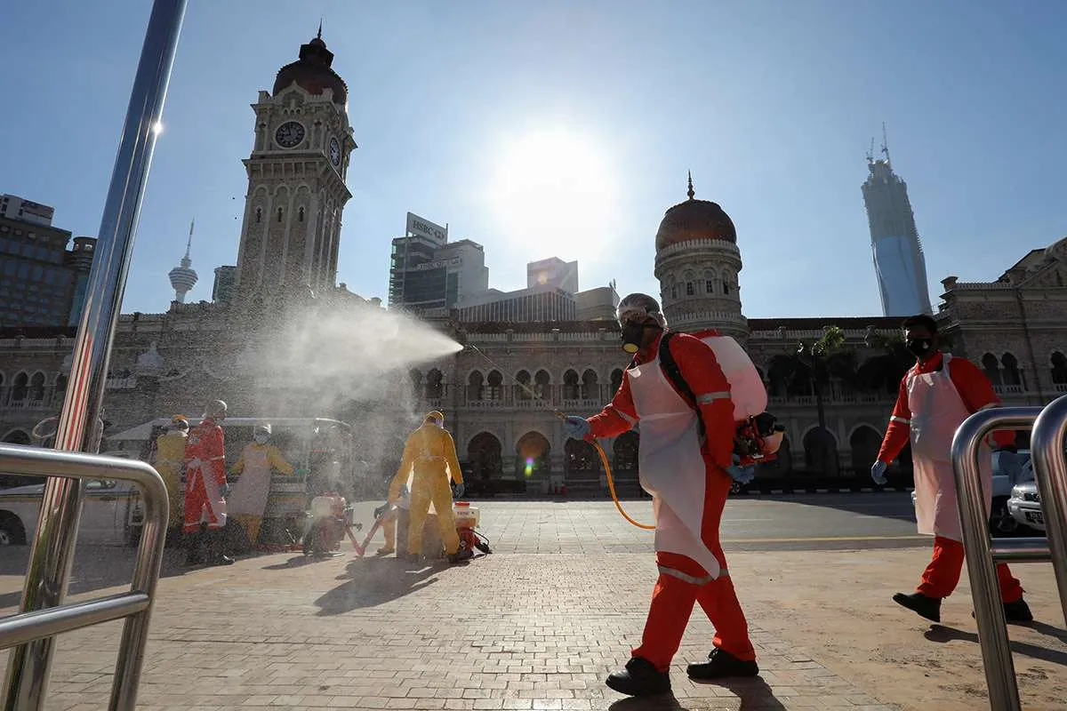 Lebih dari 750.000 karyawan di Malaysia diperintahkan untuk bekerja dari rumah