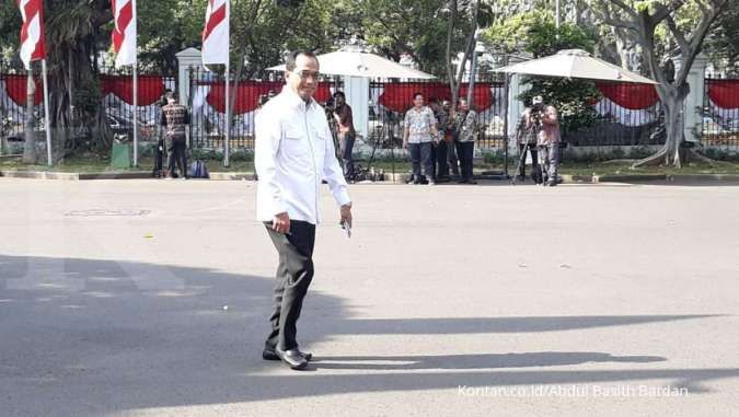 Pakai baju putih, mantan Menteri Perhubungan Budi Karya masuk Istana Kepresidenan