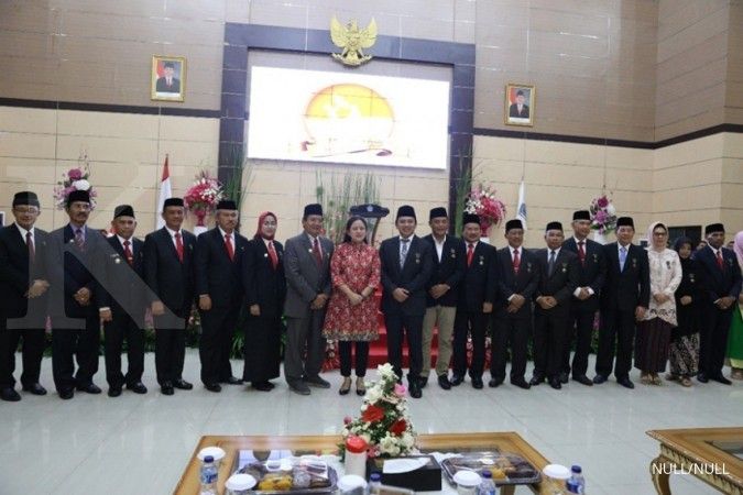 Wakili Pemerintah, Menko PMK Serahkan Tanda Kehormatan Satyalancana Pembangunan dan W