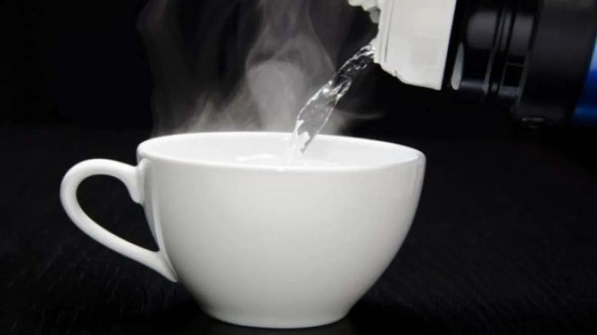 Ini Manfaat Minum Air Putih Hangat saat Buka Puasa untuk Kesehatan 