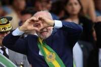 Jelang Pilpres Brasil, Flavio Bolsonaro dan Lula Sama Kuat