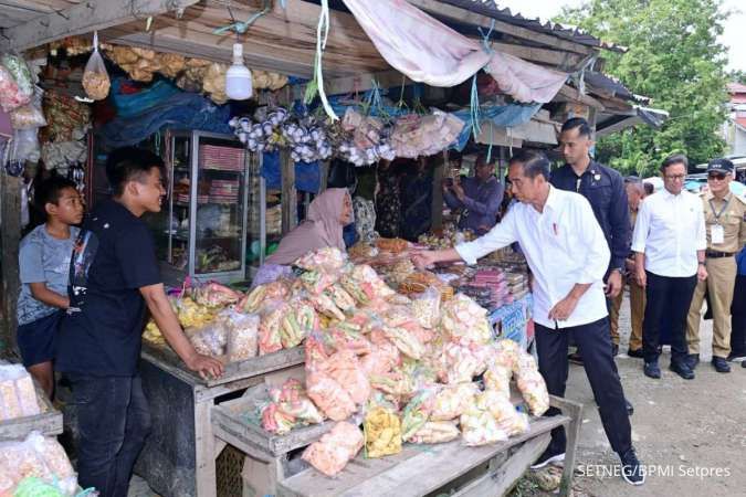 Jokowi Borong Dagangan Penjual Jajanan di Pasar Sentral Palakka, Bone