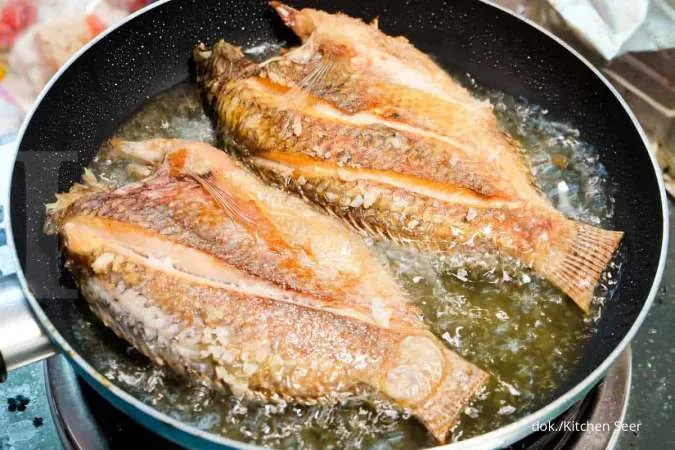 4 Tips agar Minyak Tidak Meletup saat Menggoreng Ikan