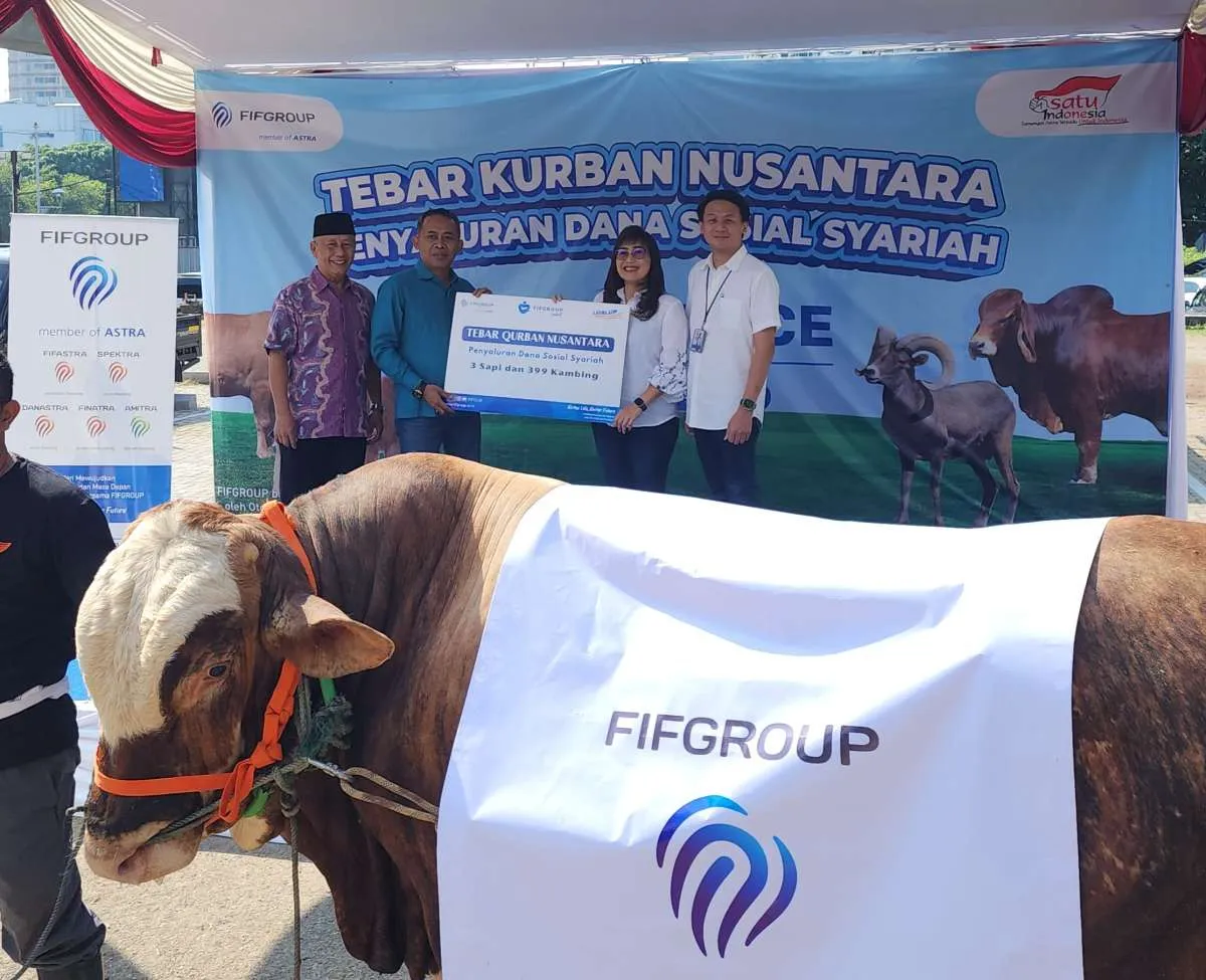 FIFGROUP Tebar Kurban 3 Sapi dan 399 Kambing untuk Indonesia