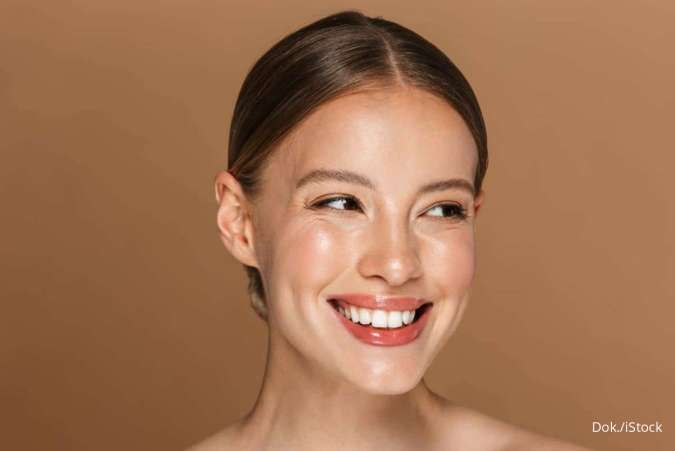 4 Cara Menghilangkan Smile Line dengan Makeup, Hasilnya Langsung Terlihat