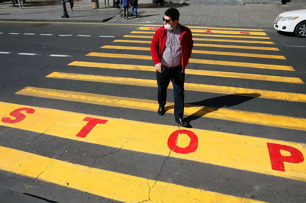 Hindari penyebaran virus corona dengan berdiam diri di rumah