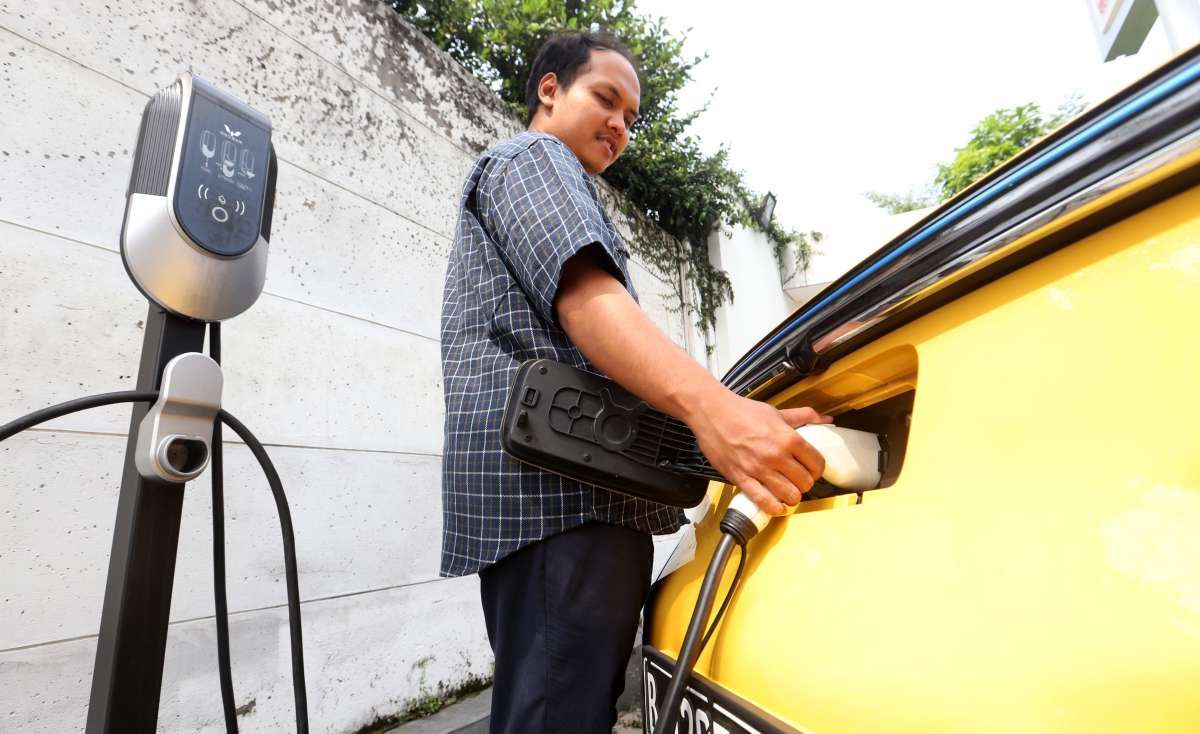 OJK Berharap Tarif Rendah bagi Asuransi Mobil Listrik