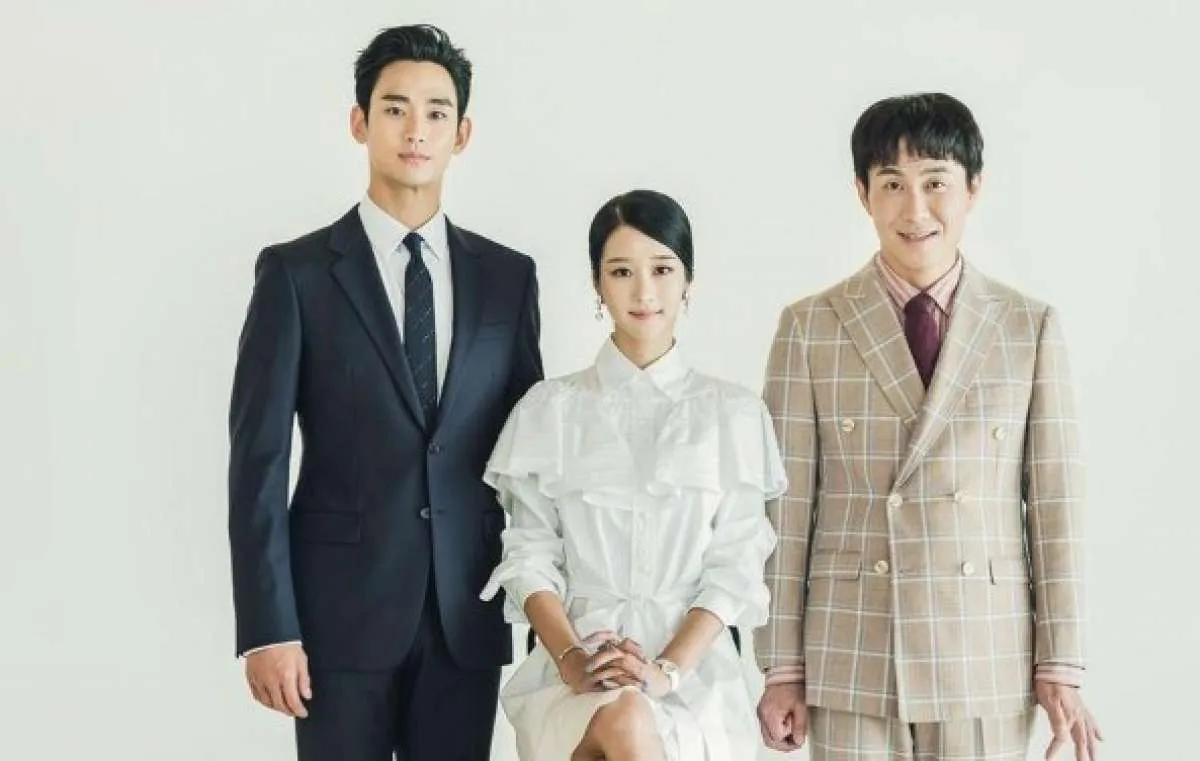 Jelang tamat, drakor It's Okay to Not Be Okay Kim Soo Hyun rilis foto keluarga 
